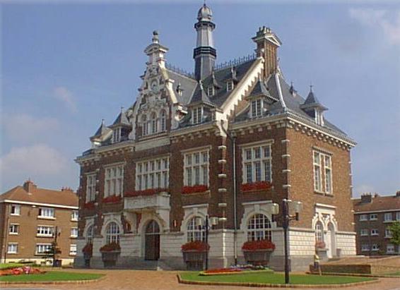 Photo de la Mairie de Houplines – Auteur : Jérémy-Günther-Heinz Jähnick – Source : Wikipédia – Licence : GFDL 1.2
